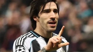 曼联最大败笔操作！34岁卡塞米罗打出生涯最佳，放走他欧冠必成笑话