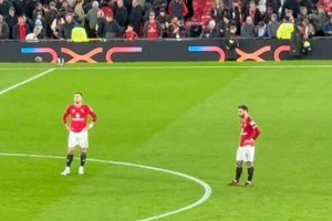 卡里克首闻曼联球迷嘘声！未来三轮重陷严峻形势，残阵直面三劲敌