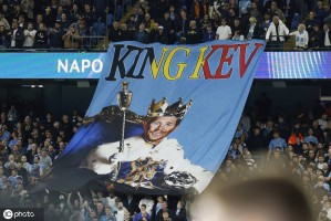 国王凯文重返伊蒂哈德 曼城球迷打出横幅致敬德布劳内
        
    国王凯文重返伊蒂哈德 曼城球迷打出横幅致敬德布劳内